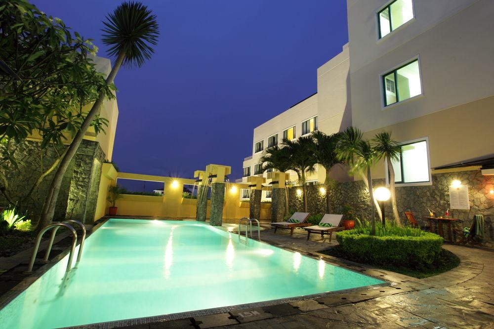 Ibis Malioboro Hotel ยอกยาการ์ตา ภายนอก รูปภาพ