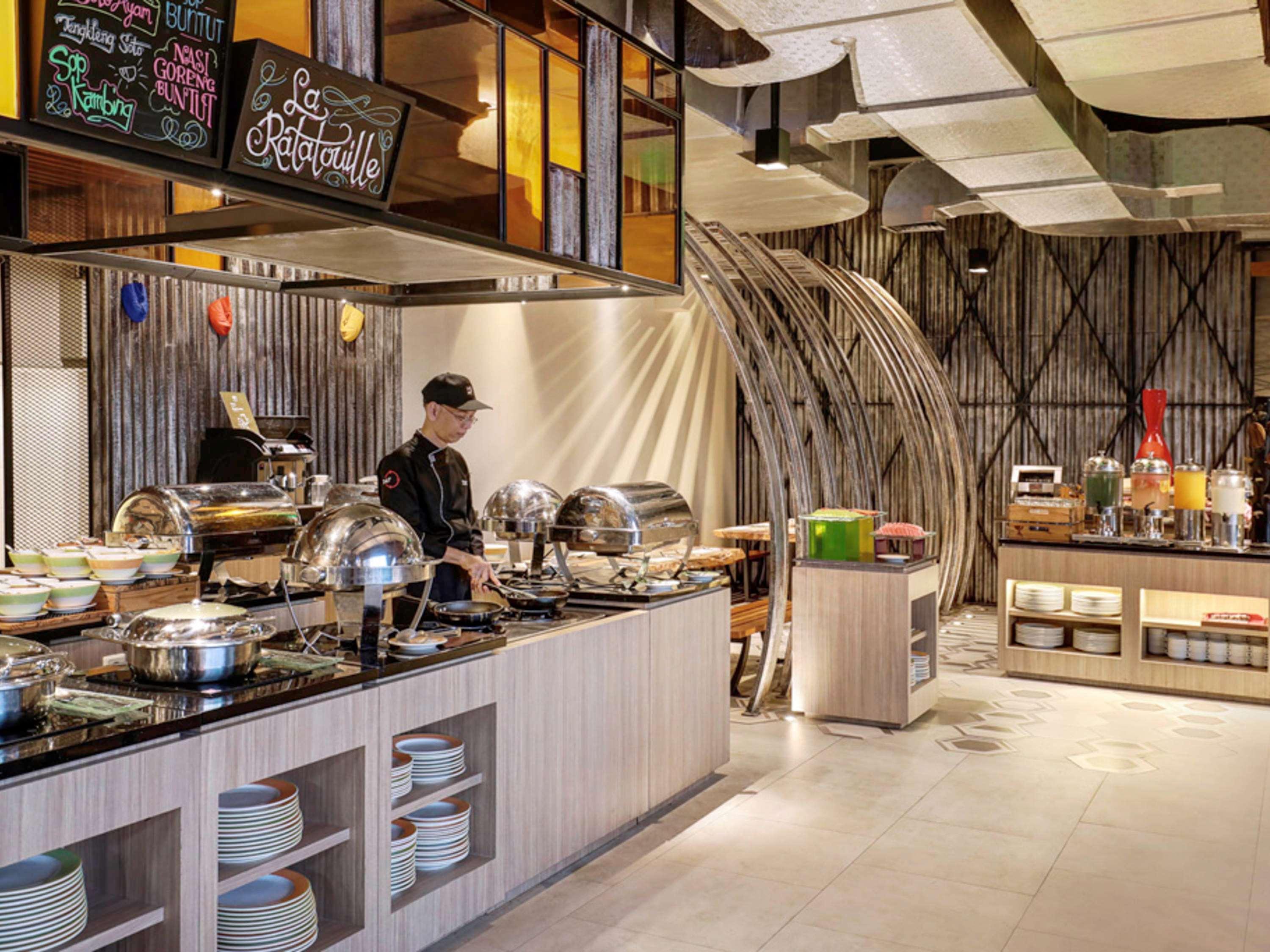 Ibis Malioboro Hotel ยอกยาการ์ตา ภายนอก รูปภาพ