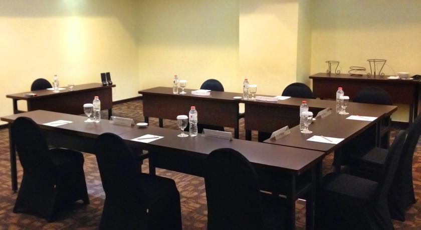 Ibis Malioboro Hotel ยอกยาการ์ตา ภายนอก รูปภาพ