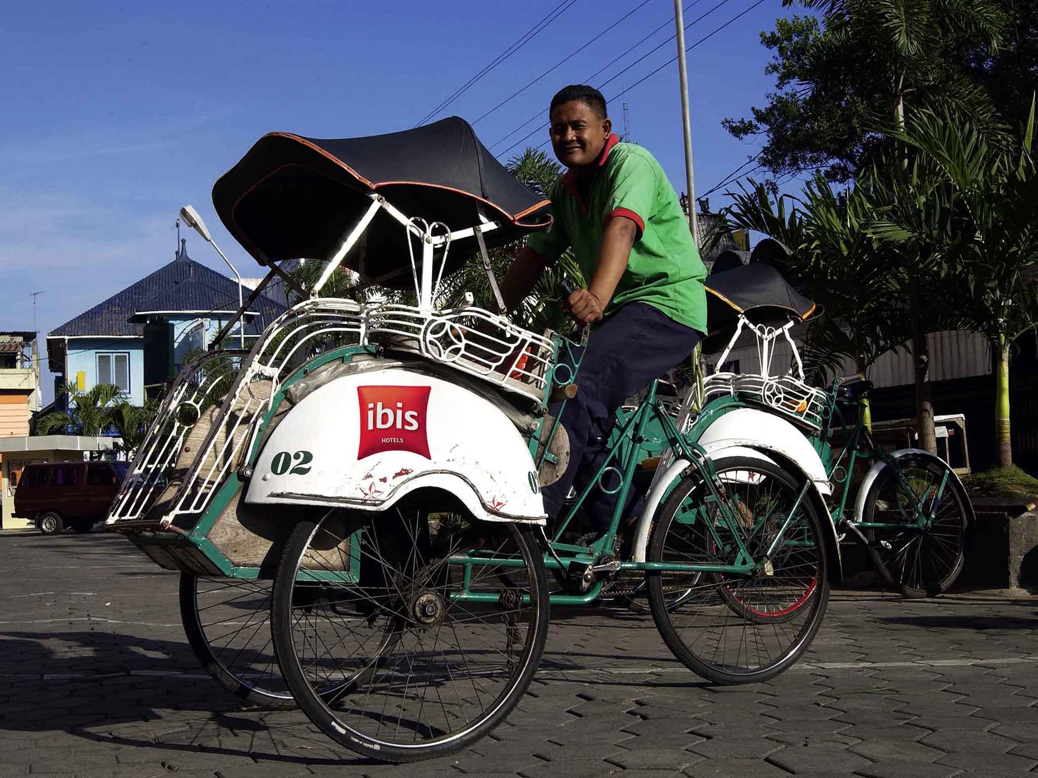 Ibis Malioboro Hotel ยอกยาการ์ตา ภายนอก รูปภาพ
