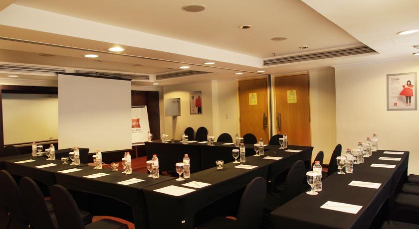 Ibis Malioboro Hotel ยอกยาการ์ตา ภายนอก รูปภาพ