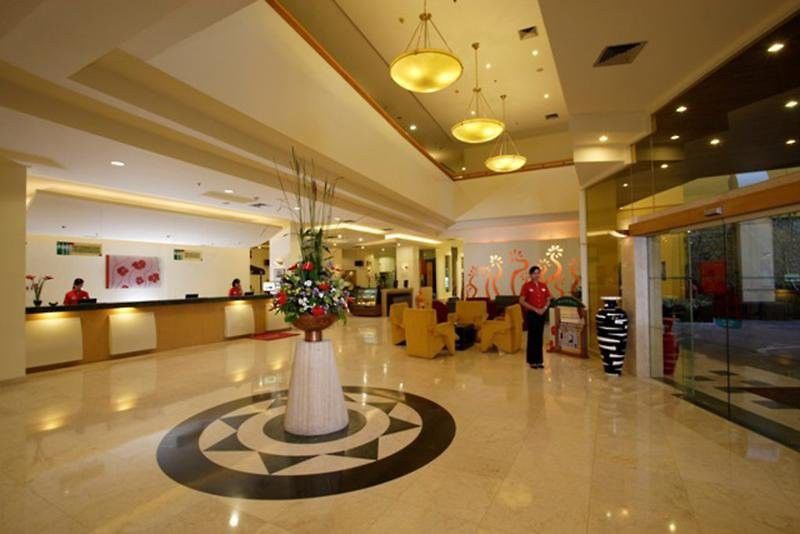 Ibis Malioboro Hotel ยอกยาการ์ตา ภายนอก รูปภาพ