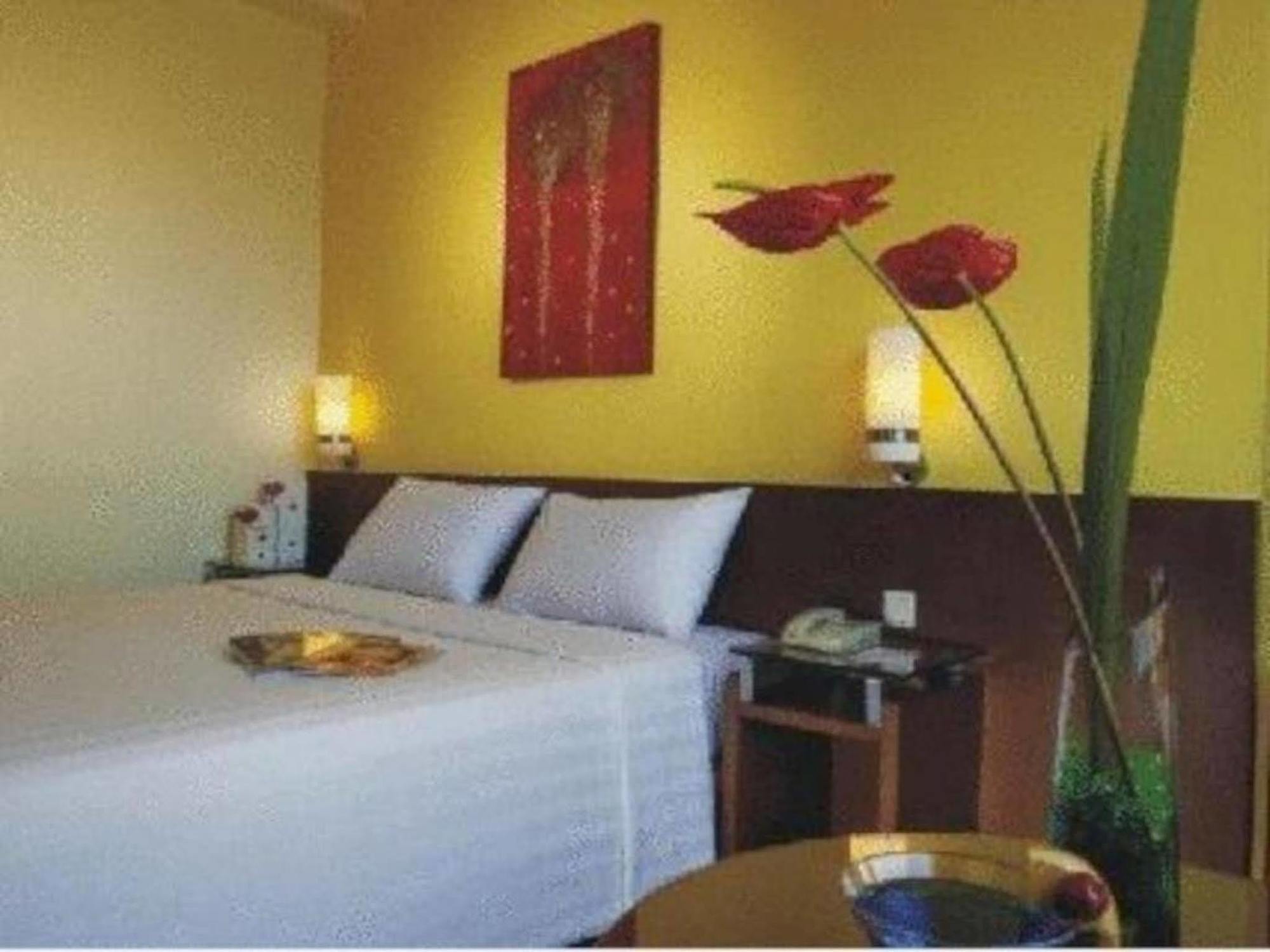 Ibis Malioboro Hotel ยอกยาการ์ตา ภายนอก รูปภาพ