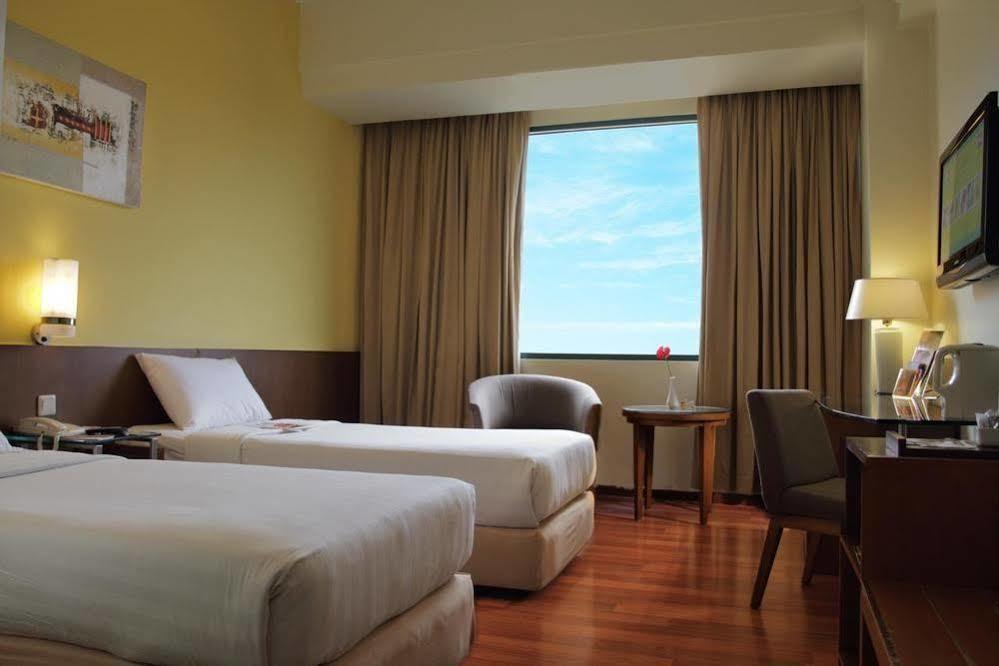 Ibis Malioboro Hotel ยอกยาการ์ตา ภายนอก รูปภาพ