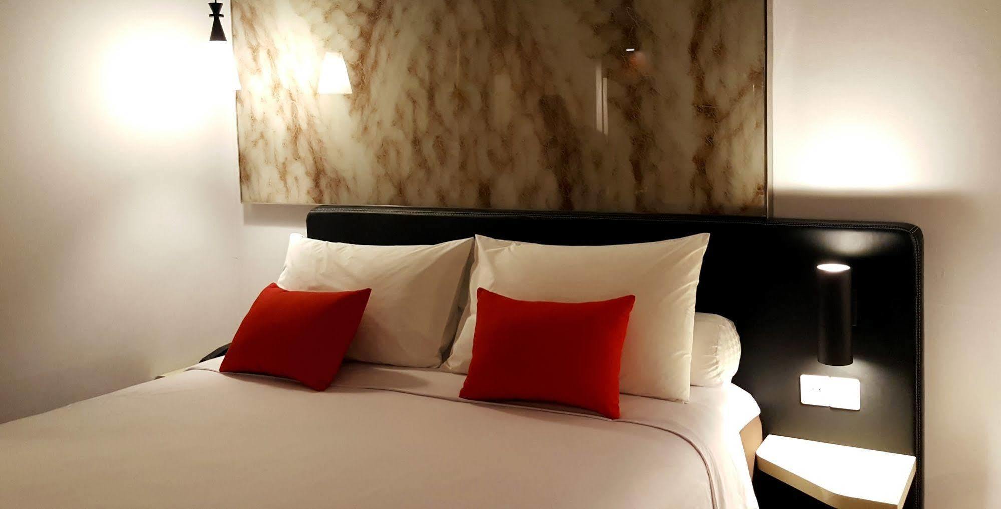 Ibis Malioboro Hotel ยอกยาการ์ตา ภายนอก รูปภาพ