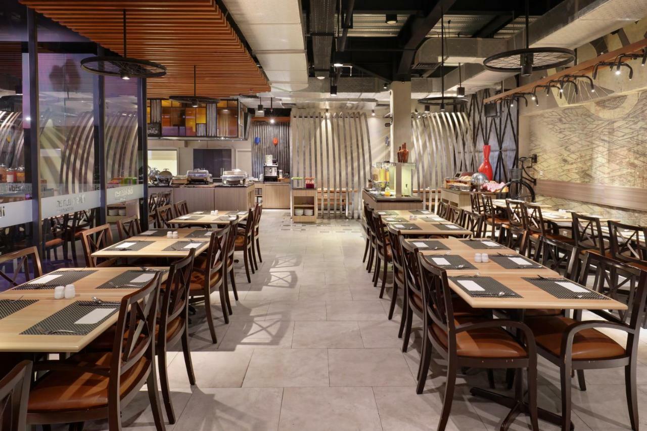 Ibis Malioboro Hotel ยอกยาการ์ตา ภายนอก รูปภาพ